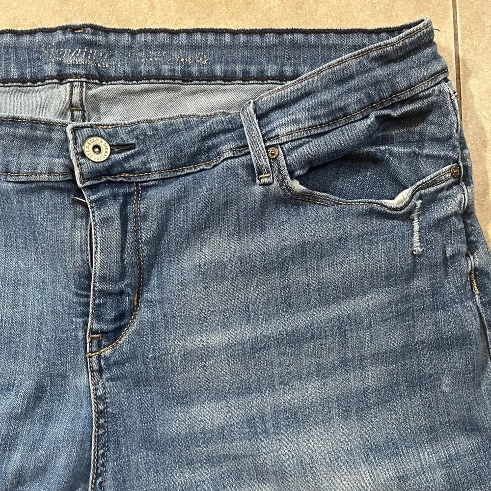 Levi Strauss Signature Denim Stretchy Shorts Size 20  W35